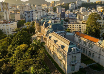 Governador interino Ricardo Couto promove cortes, auditorias e amplia reformulação no Rio.