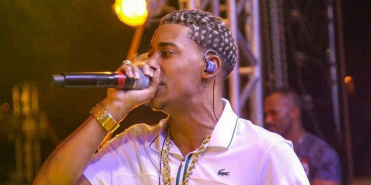 MC Poze do Rodo obtém habeas corpus no Rio de Janeiro e decisão gera repercussão nas redes sociais e no meio artístico.