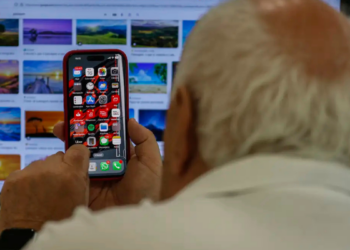 Idosos brasileiros estão cada vez mais conectados. Inclusão digital amplia autonomia, fortalece vínculos sociais e melhora a qualidade de vida da terceira idade.
