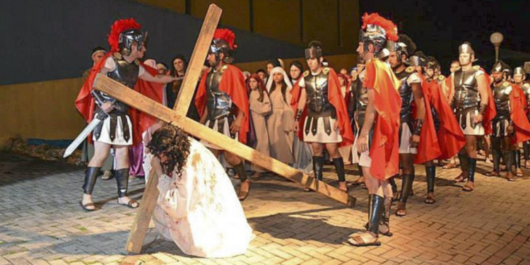 Celebrações da Semana Santa mobilizam fiéis e reforçam tradições religiosas em todo o país.