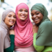 Levantamento da USP mostra que 80% das mulheres muçulmanas no Brasil já enfrentaram discriminação. Estudo evidencia persistência da islamofobia e subnotificação de casos.