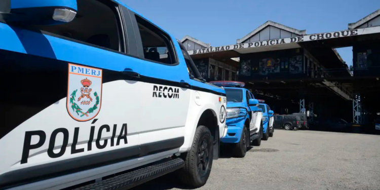 Ministério Público do Rio acompanha investigação da morte do empresário Daniel Patrício na Pavuna. Dois policiais foram presos por suspeita de homicídio durante operação.