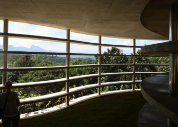 Inhotim comemora 20 anos com novas obras que exploram arte contemporânea, ancestralidade e meio ambiente em Brumadinho.