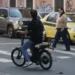 Novas normas para micromobilidade no Rio de Janeiro entram em vigor e levantam debate sobre segurança, acesso e infraestrutura urbana.