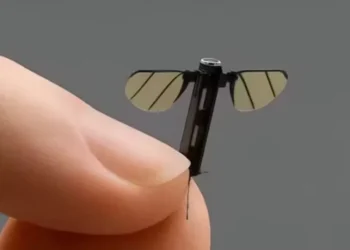 Drone microscópico desenvolvido na China chama atenção por capacidade de espionagem discreta e levanta preocupações sobre segurança e privacidade no mundo