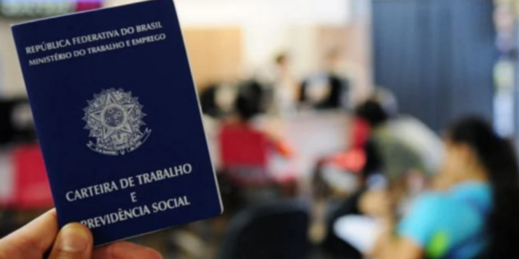 O Brasil criou 228 mil empregos formais em março de 2026, segundo o Novo Caged. No acumulado do ano, o saldo já ultrapassa 613 mil vagas com carteira assinada.