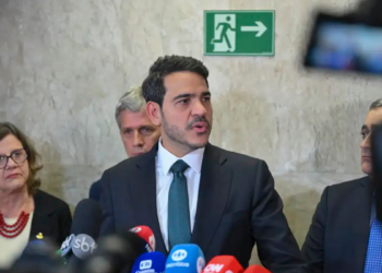 Jorge Messias comenta rejeição de sua indicação ao STF pelo Senado, agradece votos recebidos e afirma respeitar decisão democrática após sabatina no Congresso.