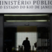 Operação do Ministério Público do Rio prende cinco suspeitos ligados ao jogo do bicho na Zona Oeste. Ação apreendeu armas, máquinas e investiga organização criminosa.