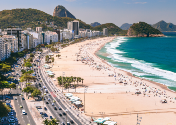 Rio se prepara para show de Shakira em Copacabana com expectativa de 2 milhões de pessoas, alta ocupação hoteleira e impacto econômico milionário.