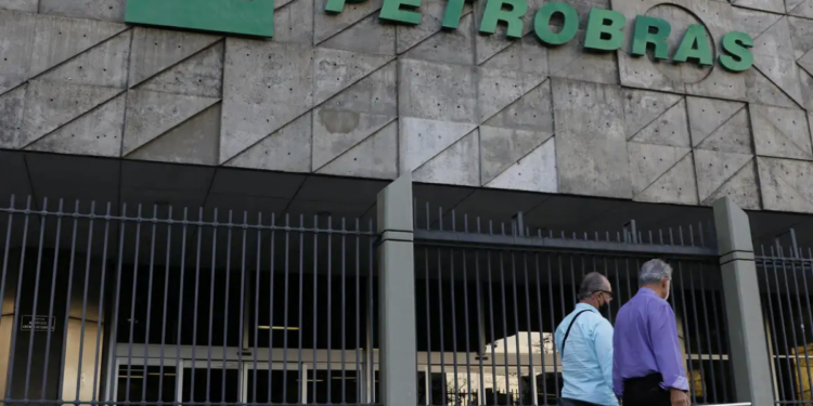 Petrobras registra produção recorde de 3,23 milhões de barris de óleo equivalente por dia no 1º trimestre de 2026. Resultado foi impulsionado por novos FPSOs e avanço no pré-sal.