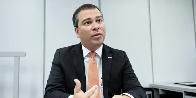 PF investiga esquema de R$ 146,5 milhões envolvendo ex-presidente do BRB e Banco Master. Prisões foram autorizadas pelo STF na Operação Compliance Zero.