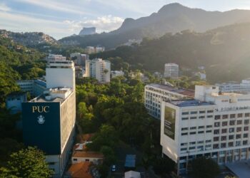 PUC-Rio abre inscrições para Vestibular de Inverno 2026 com 491 vagas. Seleção sem prova usa ENEM e outros exames. Inscrições até 2 de junho.