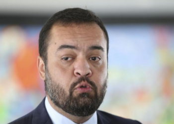 Polícia Federal investiga grupo Refit, Ricardo Magro e autoridades do Rio de Janeiro.