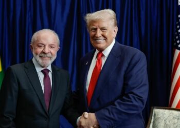 Lula chega aos EUA para encontro com Trump na Casa Branca; reunião busca retomar diálogo e fortalecer relações entre os países.