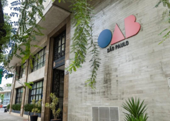 Caso Deolane reacende discussão sobre garantias legais asseguradas a advogados no Brasil.