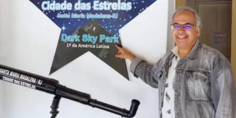 Professor da UENF desenvolve estudo sobre nova rota para Marte que pode reduzir em até três vezes o tempo de viagem ao planeta vermelho.