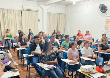 Oportunidades incluem Administração, Informática e Farmácia.