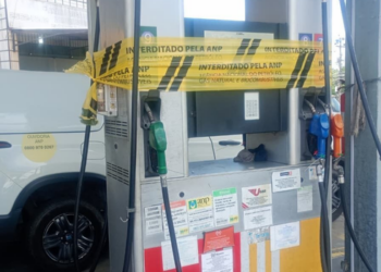 Posto em São João de Meriti foi interditado após fiscalização encontrar suspeita de fraude eletrônica em bomba de combustível no bairro Vila