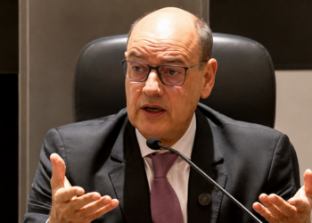 Ricardo Couto amplia pente-fino no governo do RJ, exonera comissionados e troca chefias em áreas estratégicas do estado.