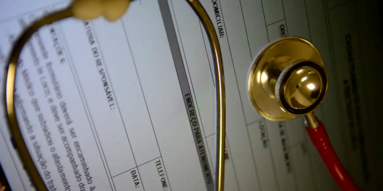 Novas regras da ANS mudam fiscalização dos planos de saúde, ampliam multas e prometem agilizar atendimento aos usuários.