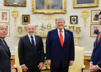 Trump e Lula comentam encontro em Washington, destacam comércio, tarifas e cooperação em minerais críticos. Negociações entre Brasil e EUA devem avançar nos próximos meses.