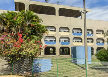 Uma explosão em escola de Belford Roxo deixou dez alunos feridos. Aulas foram suspensas e o caso está sendo investigado pela Polícia Militar e Esquadrão Antibomba.
