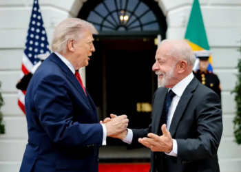 Lula detalha reunião com Donald Trump na Casa Branca, destaca debates sobre big techs, comércio e crime organizado, e afirma que Brasil busca acordo com os EUA em até 30 dias.