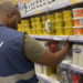 Ypê obtém suspensão temporária de decisão da Anvisa sobre produtos de limpeza após recurso, mas órgão mantém alerta sanitário e investigação segue em análise.