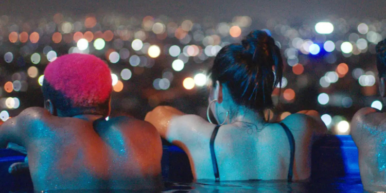 Projeto Cinelândia – Cinema na Rua promove sessões gratuitas de filmes brasileiros ao ar livre no centro do Rio de Janeiro durante o mês de maio.