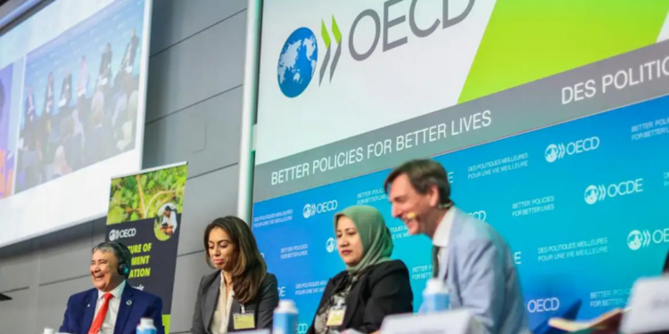 Em conferência da OCDE em Paris, ministro Wellington Dias afirmou que inclusão social e combate à pobreza são essenciais para o crescimento econômico sustentável.