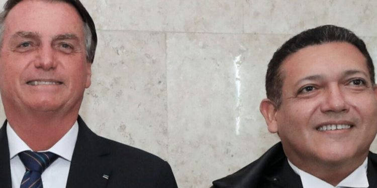 Pedido de revisão criminal de Jair Bolsonaro será analisado pelo ministro Kassio Nunes Marques no STF e contesta condenação por tentativa de golpe de Estado.
