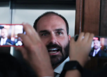 PGR pede ao STF a condenação de Eduardo Bolsonaro por coação no curso de processo, alegando tentativa de pressão internacional contra autoridades brasileiras.