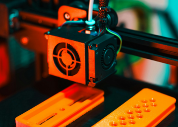 UERJ desenvolve tecnologia com impressão 3D e recursos táteis para facilitar o ensino de ciências a pessoas com deficiência visual.