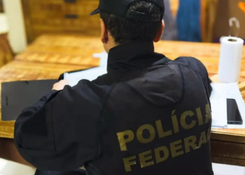 Polícia Federal deflagra operação em 16 estados com 236 mandados para combater tráfico de drogas, armas e lavagem de dinheiro em ação integrada de segurança pública.