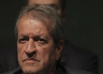 Justiça do DF condena Valdemar Costa Neto a pagar R$ 20 mil ao PT por declarações sobre os atos de 8 de janeiro. Defesa do presidente do PL afirma que vai recorrer.