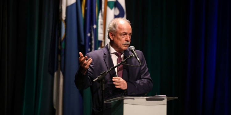 BNDES analisa 56 projetos ligados a minerais críticos e estima movimentar até R$ 50 bilhões em crédito e investimentos. Mercadante também destacou acordo Mercosul-União Europeia e novos setores estratégicos.