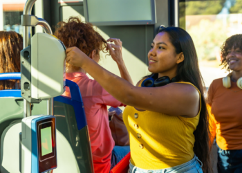 Ônibus do Rio de Janeiro não aceitarão mais dinheiro em espécie a partir de 30 de maio. Pagamento será feito apenas por cartões como Jaé e Riocard.