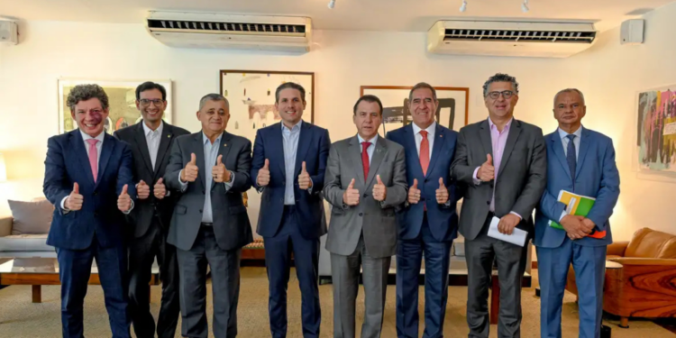 Governo Lula e Câmara avançam em proposta para reduzir jornada de trabalho para 40 horas semanais e substituir escala 6x1 pela 5x2.