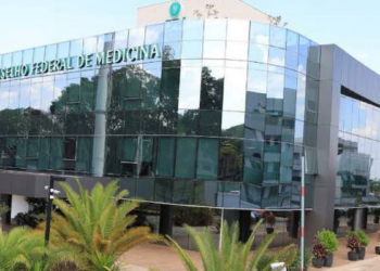 Conselho Federal de Medicina regulamenta uso da inteligência artificial na saúde e estabelece novas regras para médicos e instituições no Brasil.