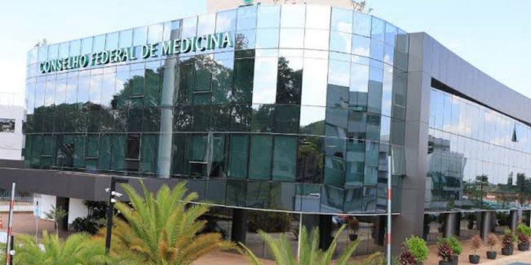 Conselho Federal de Medicina regulamenta uso da inteligência artificial na saúde e estabelece novas regras para médicos e instituições no Brasil.