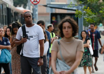 IBGE aponta renda média recorde no Brasil no 1º trimestre de 2026, com destaque para o Distrito Federal e queda histórica do desemprego.