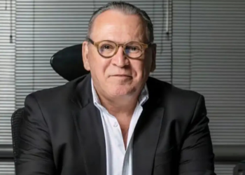 Ministério Público de São Paulo denuncia 11 pessoas, incluindo empresário do setor farmacêutico, por suposto esquema de fraude fiscal com créditos indevidos de ICMS e lavagem de dinheiro.