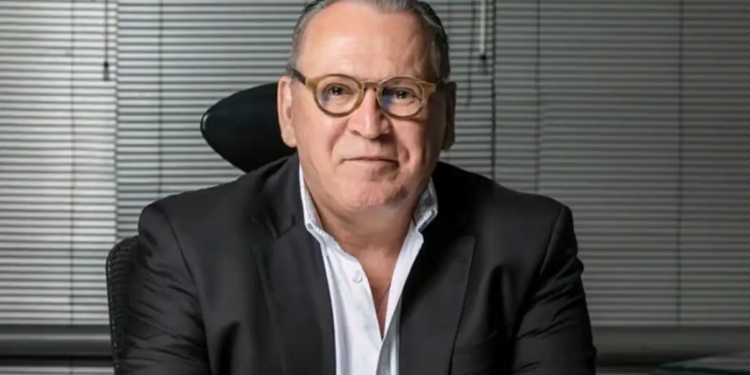 Ministério Público de São Paulo denuncia 11 pessoas, incluindo empresário do setor farmacêutico, por suposto esquema de fraude fiscal com créditos indevidos de ICMS e lavagem de dinheiro.