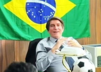 Vazamento de trechos do roteiro de “Dark Horse”, filme inspirado em Jair Bolsonaro, provoca repercussão nas redes por diálogos polêmicos e referências religiosas.