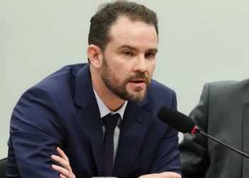 Ministro da Fazenda participa de agenda no G7 em Paris, discute economia global, energia, IA e estratégia brasileira para minerais críticos como nióbio e terras raras.