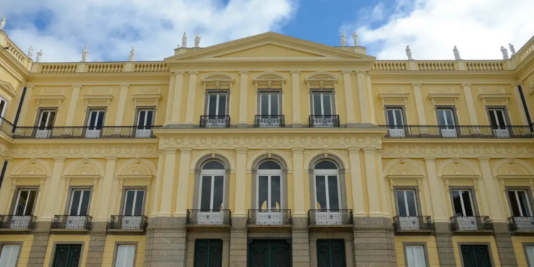 Museu Nacional recebe de volta negativos fotográficos históricos usados por Roquette-Pinto no início do século 20 e fortalece preservação da memória científica.