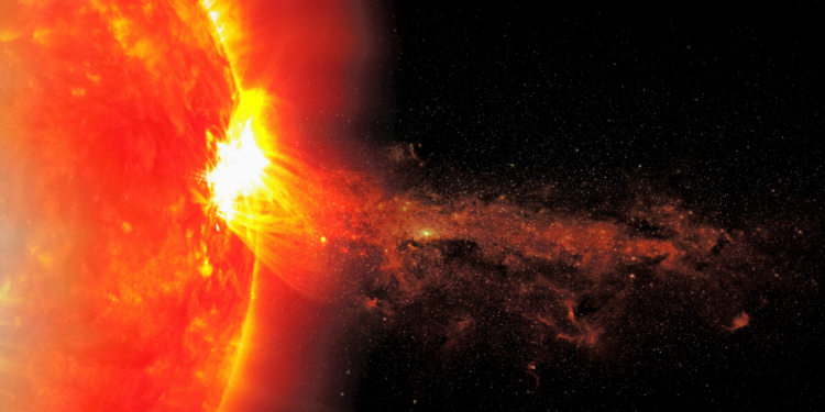 Atividade solar com buraco coronal pode gerar tempestades geomagnéticas G1 e G2 na Terra, segundo laboratório russo de pesquisa espacial.