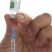 Campanha de vacinação contra influenza ainda tem 26 milhões de pessoas sem dose. Capitais ampliam público e imunização segue até 30 de maio.