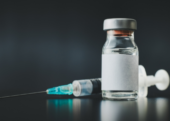 Médicos recomendam atualização vacinal antes da Copa de 2026. Evento com circulação global aumenta risco de doenças como sarampo e influenza.