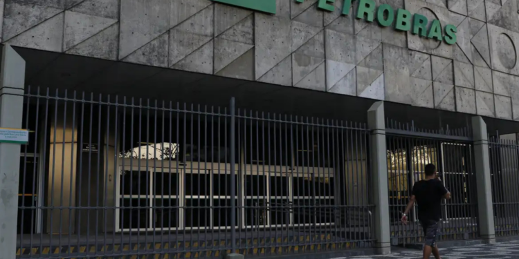 Governo federal anuncia R$ 37 bilhões em investimentos da Petrobras em SP, expansão do Sirius e programa de crédito para mobilidade urbana.